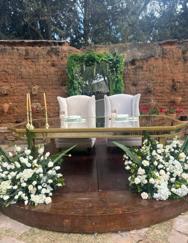 Mesa de Espejo Dorada