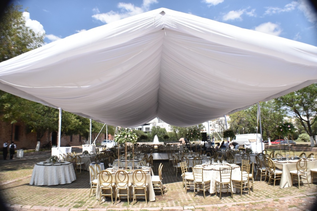 Carpa 6x12 Altura 4 mts Cielo Plisado